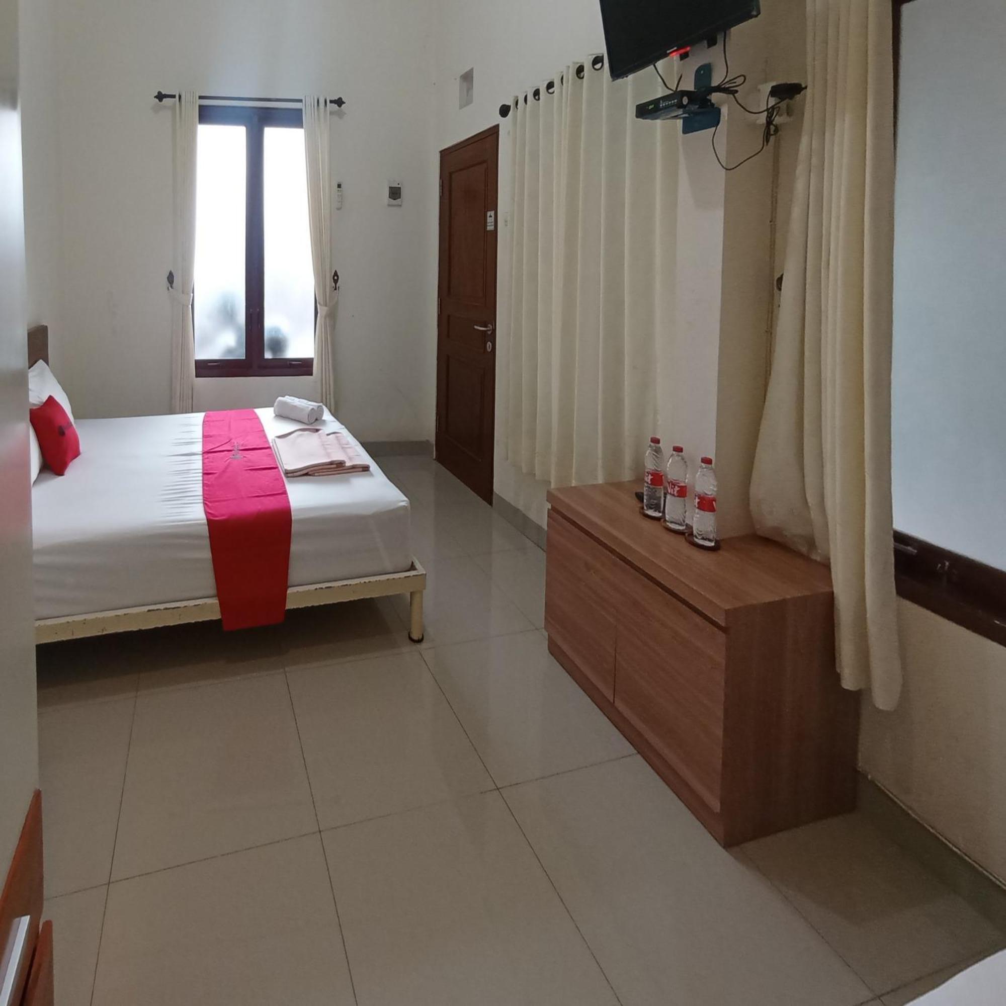 Hotel Reddoorz At Syariah House Purwokerto Esterno foto