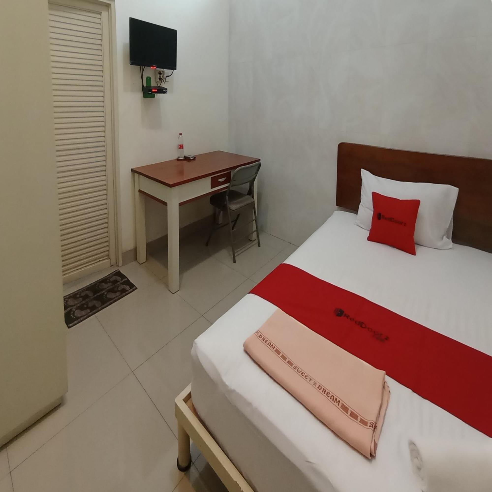 Hotel Reddoorz At Syariah House Purwokerto Esterno foto