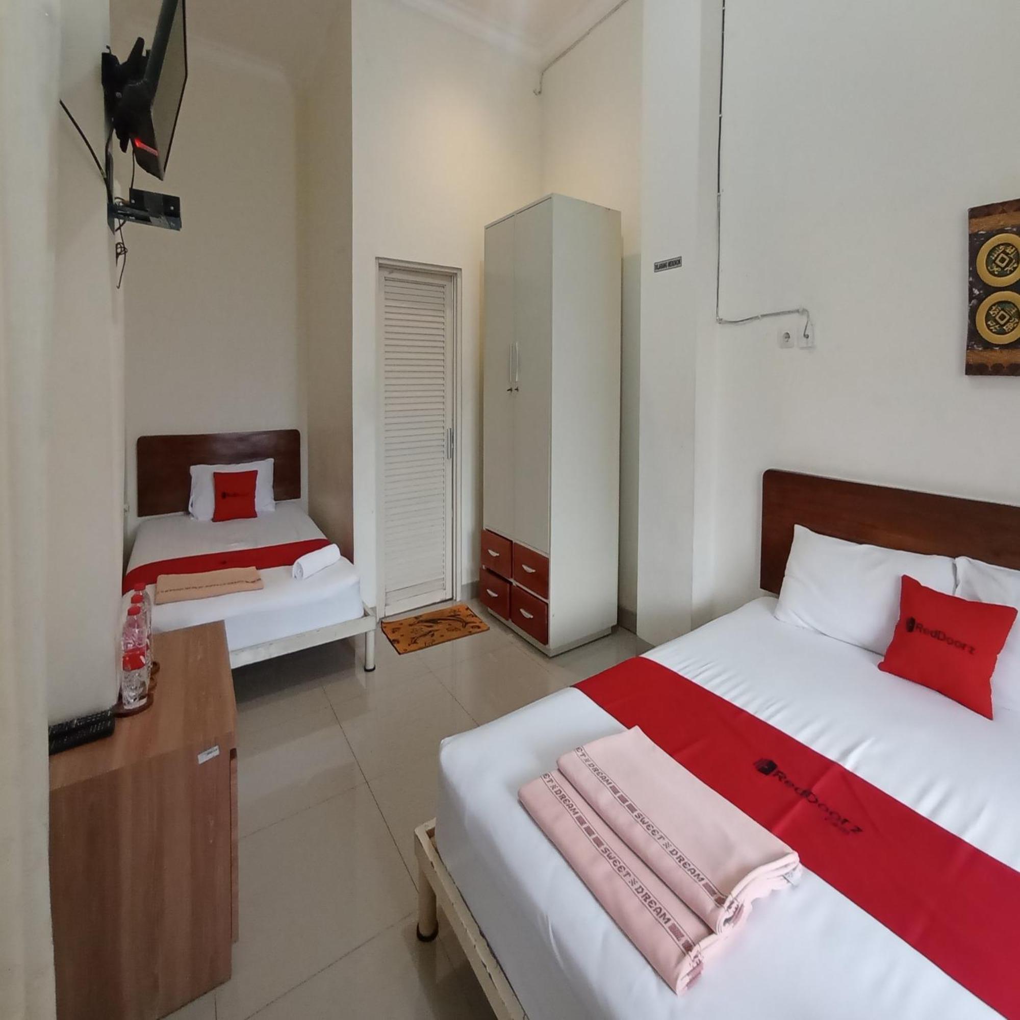 Hotel Reddoorz At Syariah House Purwokerto Esterno foto
