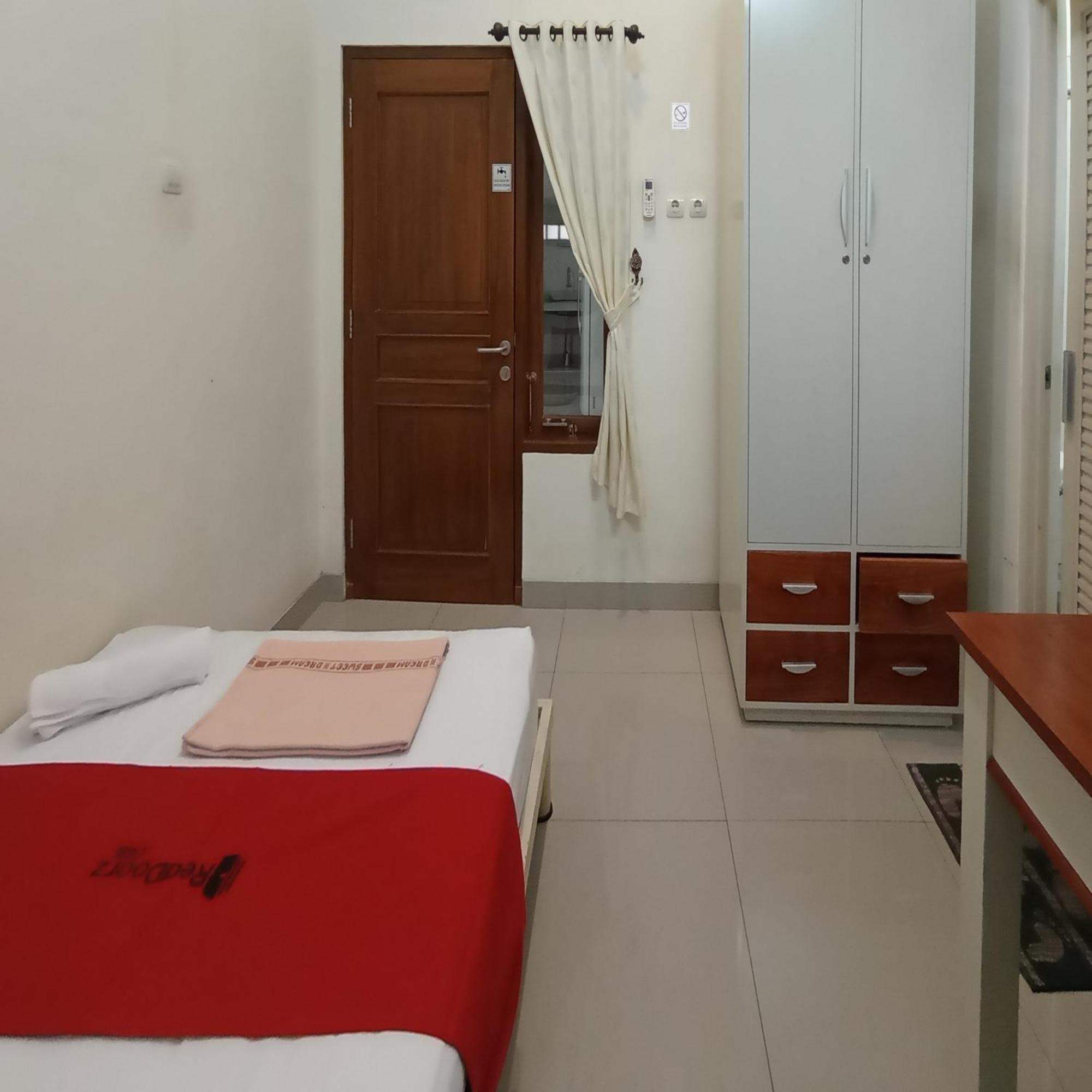 Hotel Reddoorz At Syariah House Purwokerto Esterno foto
