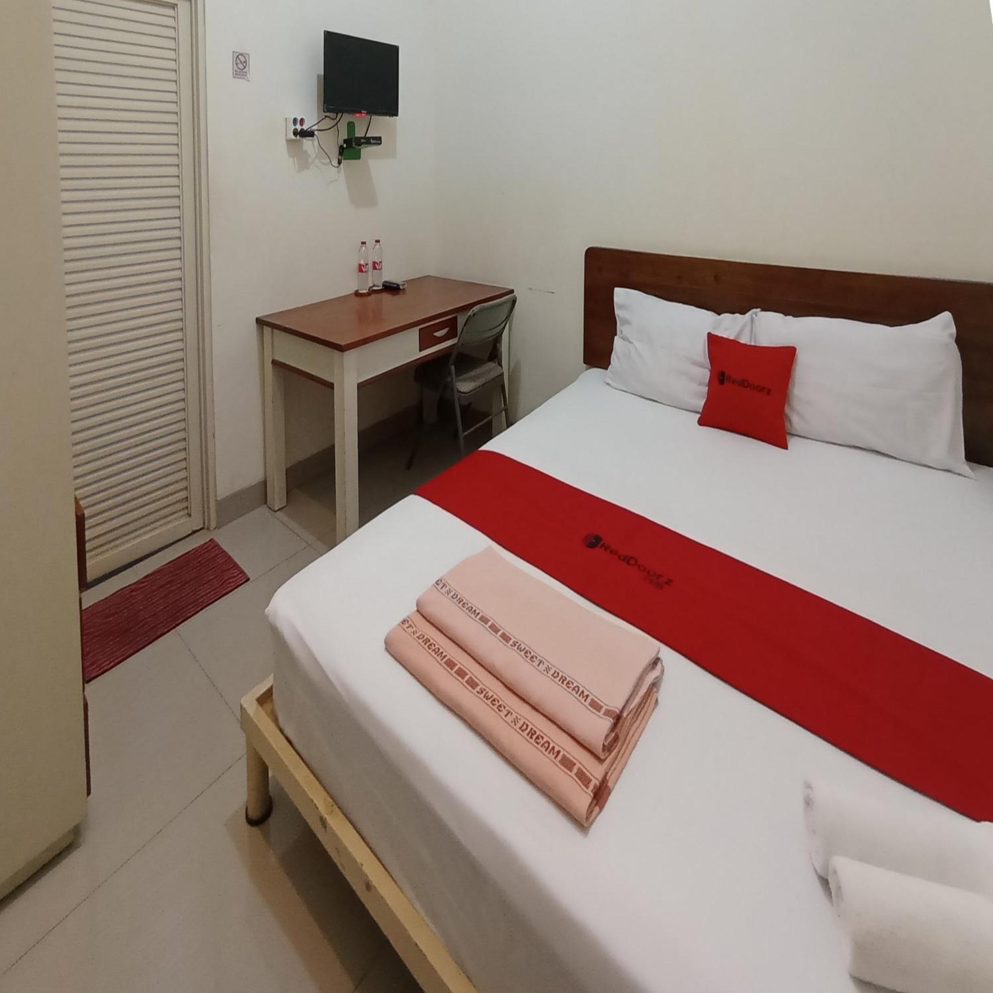Hotel Reddoorz At Syariah House Purwokerto Esterno foto