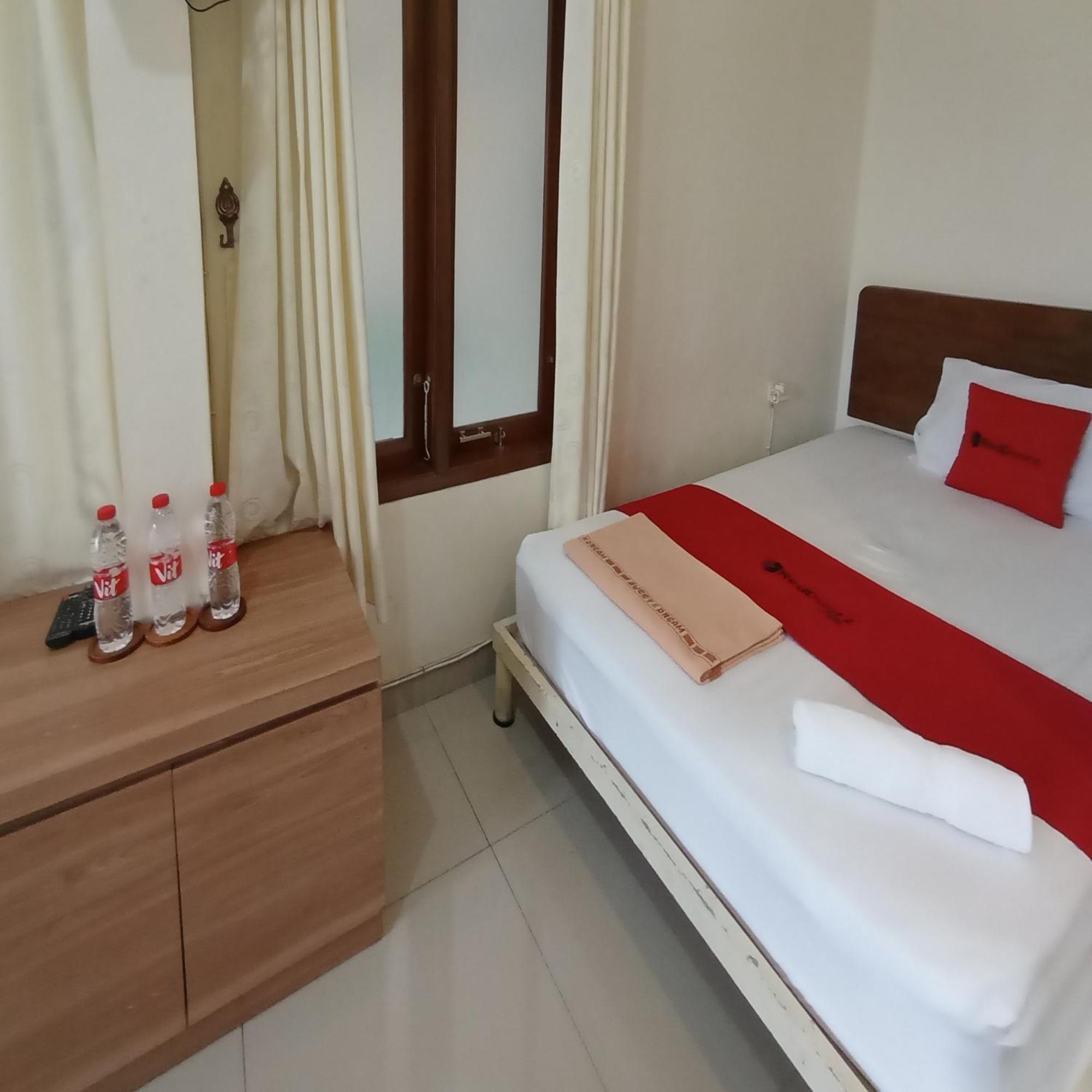 Hotel Reddoorz At Syariah House Purwokerto Esterno foto