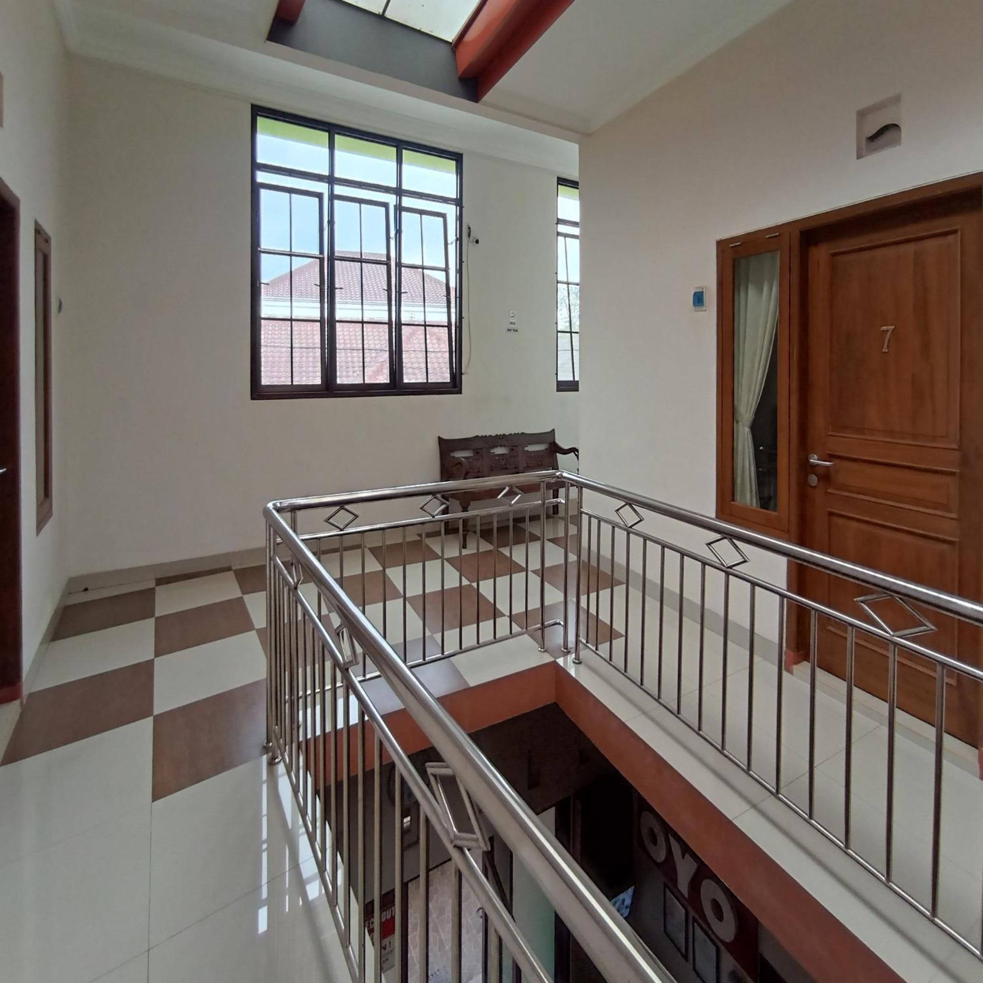 Hotel Reddoorz At Syariah House Purwokerto Esterno foto