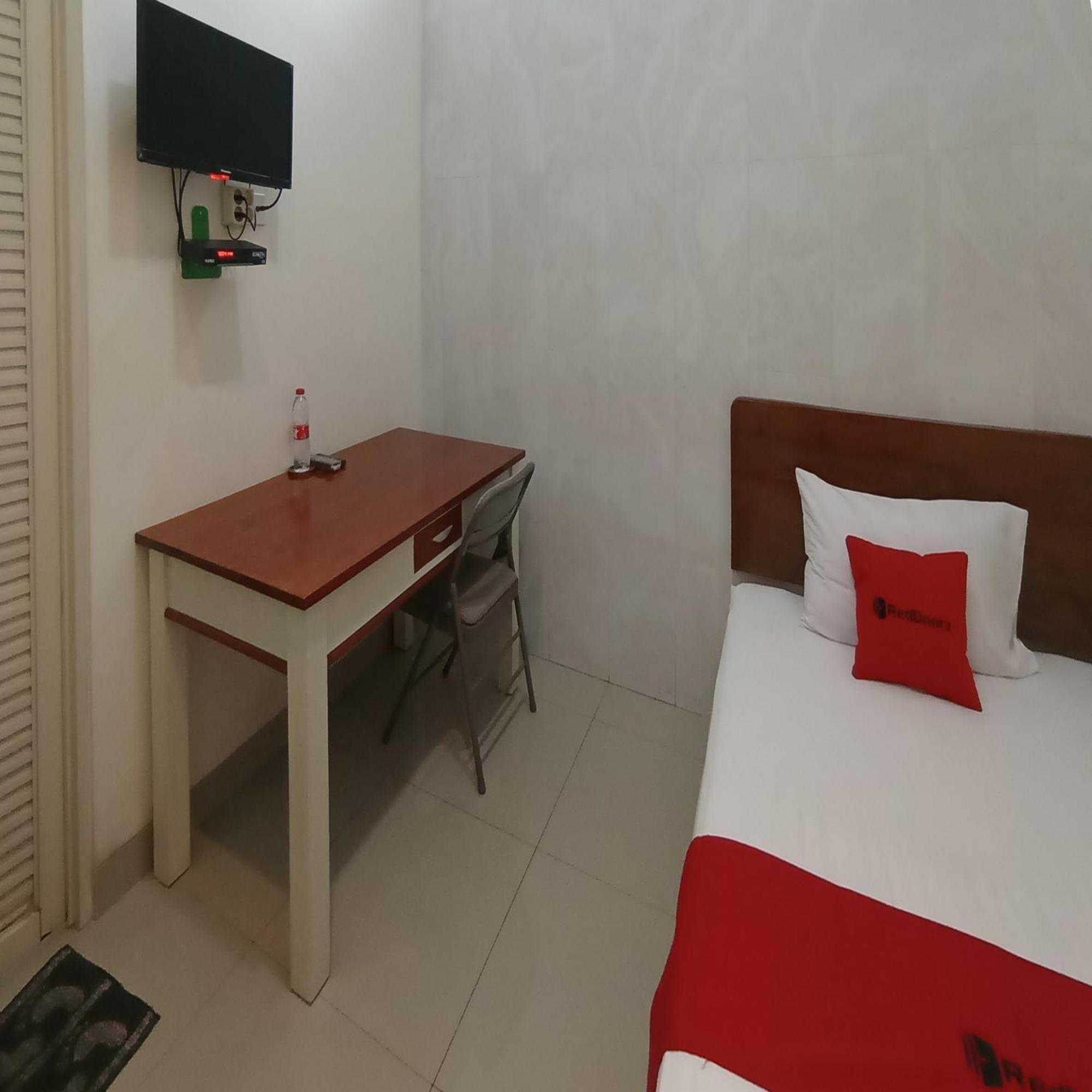 Hotel Reddoorz At Syariah House Purwokerto Esterno foto
