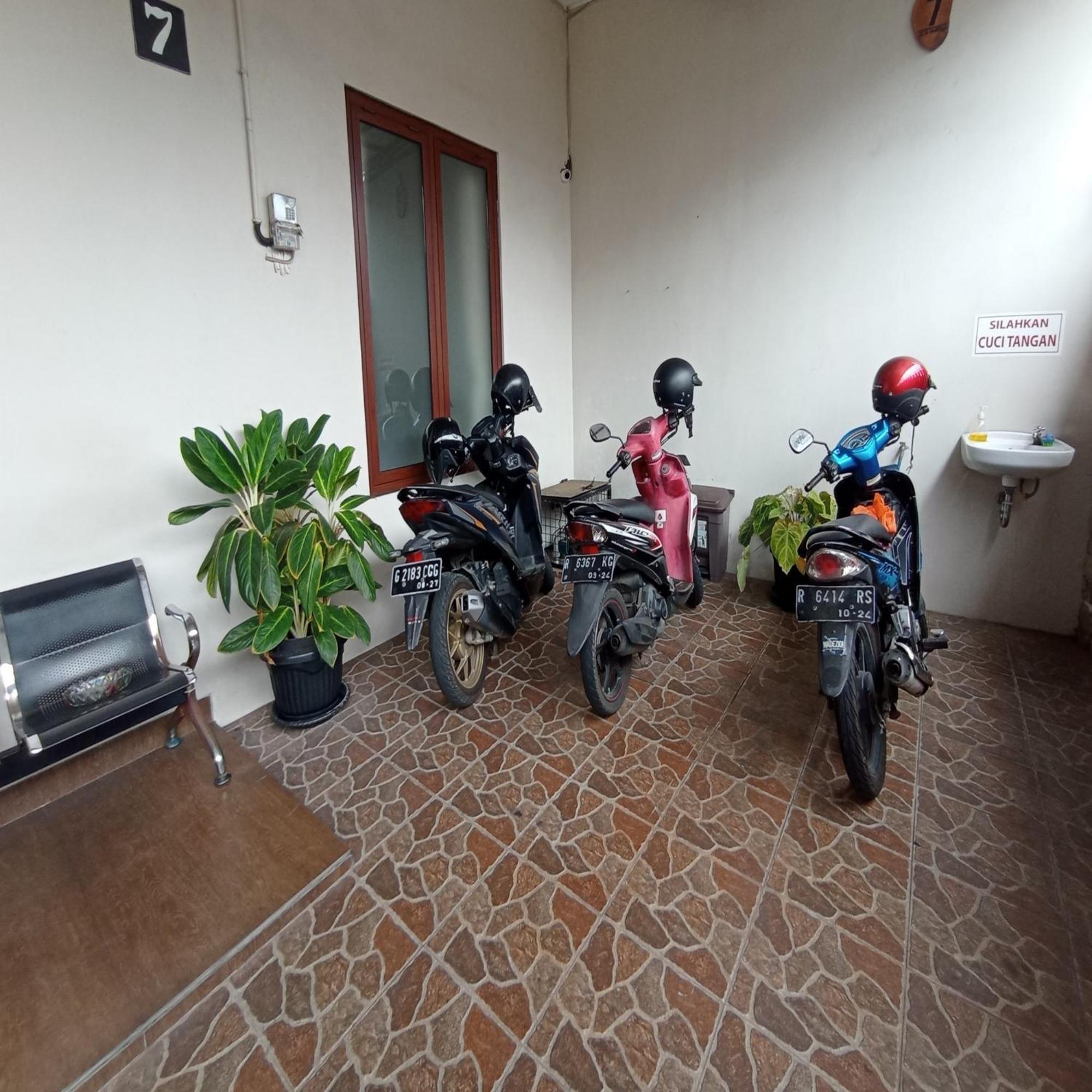 Hotel Reddoorz At Syariah House Purwokerto Esterno foto
