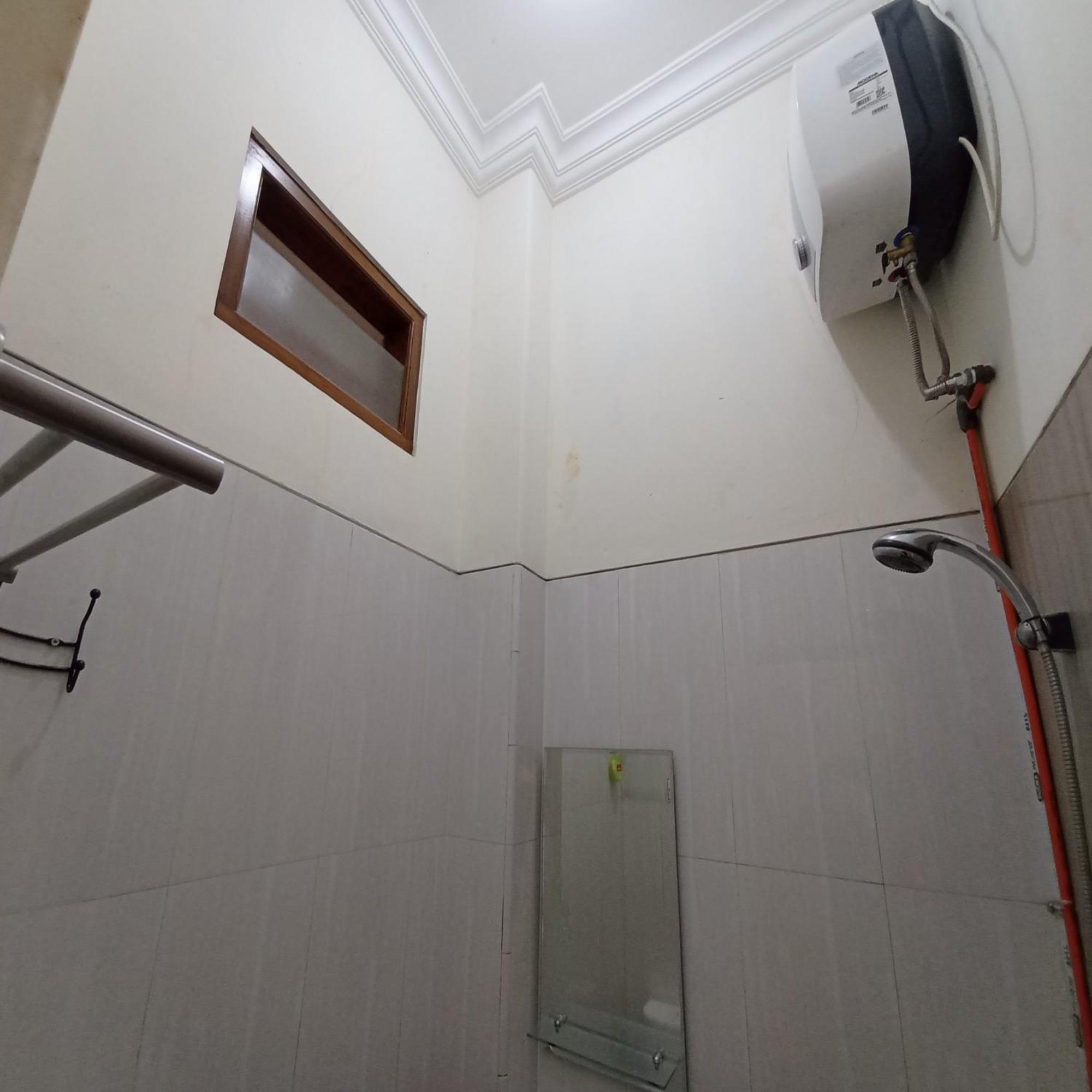Hotel Reddoorz At Syariah House Purwokerto Esterno foto